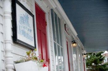 Inn At Old Harbor New Shoreham Exterior photo
